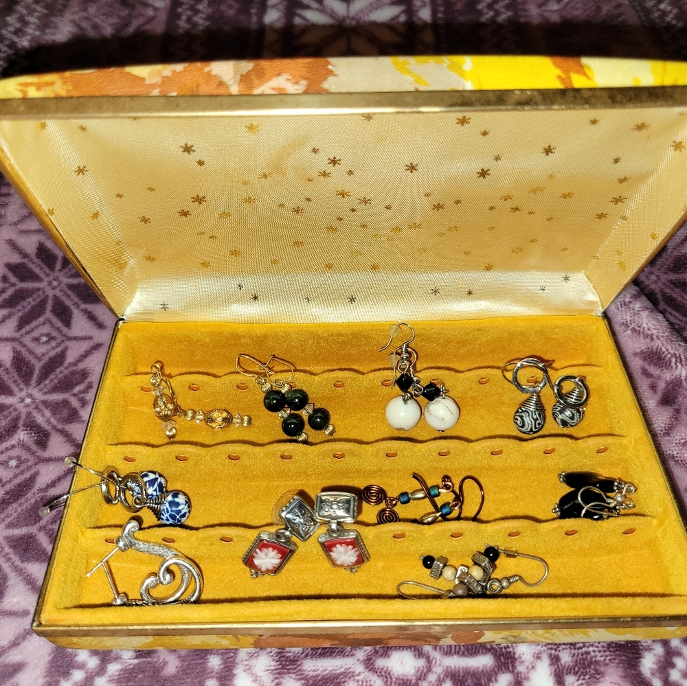 Dangle earrings and box